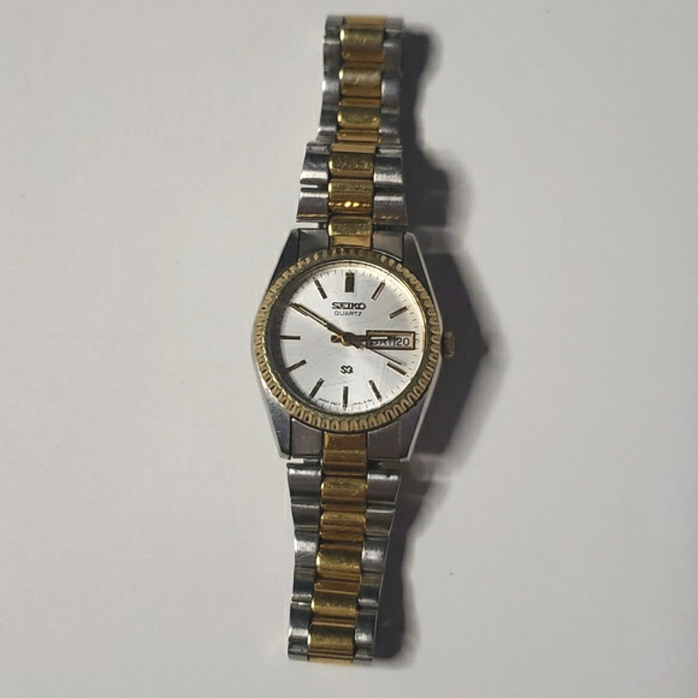 Seiko Quartz Vintage Water Resistant Two Tone Jubilee Band Fluted Bezel Watch - Picture 6 of 16